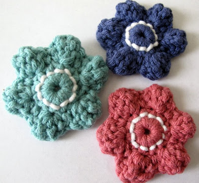 Crochet necklace with flowers (5)