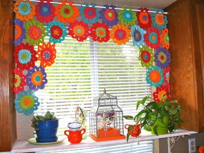 Flower Crochet Curtains DIY (1)
