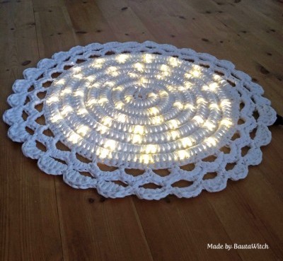 DIY-Crochet-Illuminated-String-Light-Rug (3)