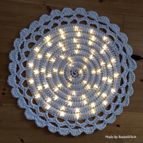 DIY-Crochet-Illuminated-String-Light-Rug (6)