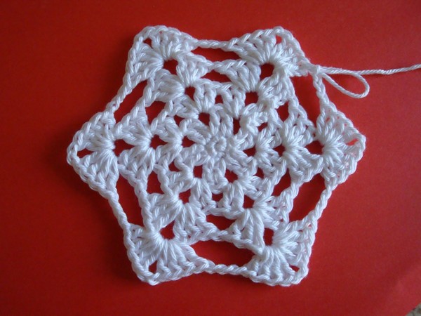 crochet-snow-crystals-12