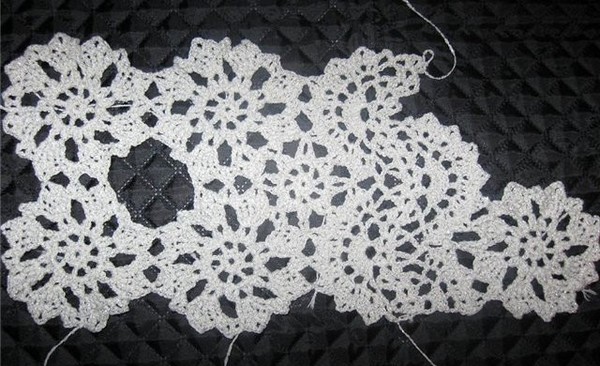 elegant-lacy-crochet-poncho-7