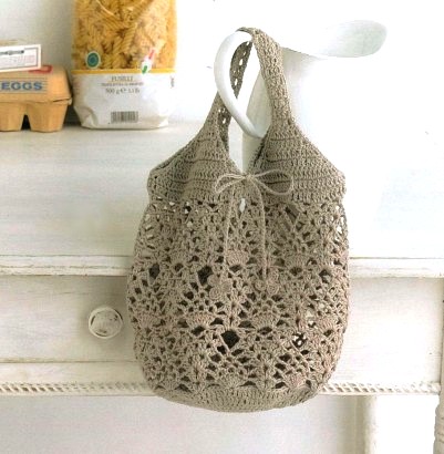 gray-crocheted-bag-with-pattern-3