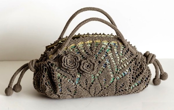 Crochet pattern of a precious bag (8)